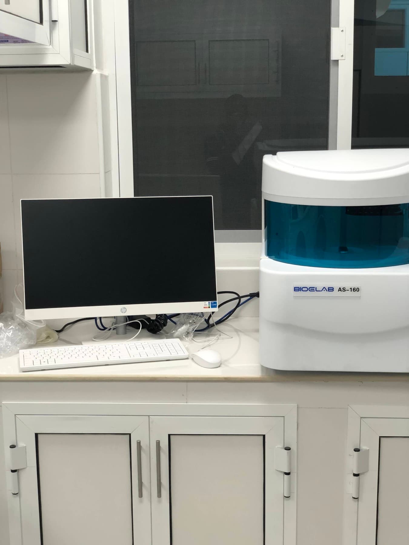 Bioclab analyzer installed in a clinical laboratory environment